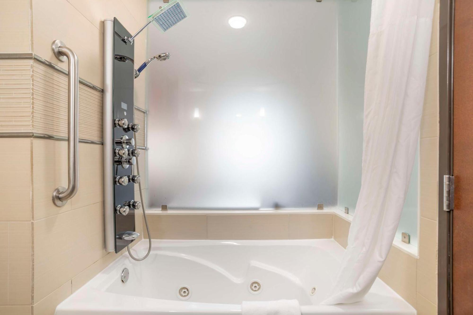 Best Western Plus Flowood Inn & Suites מראה חיצוני תמונה